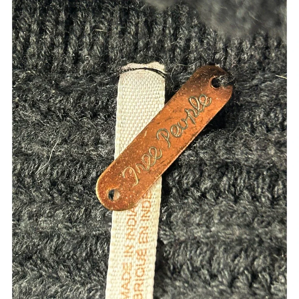 Free People Marlie Pullover sweater Knit V-neck collar Medium